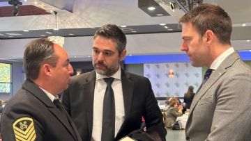 Γιάννης Σαρακιώτης: Συνόδευσε τον Κασσελάκη στις επετειακές εκδηλώσεις στον Γοργοπόταμο, δείτε βίντεο