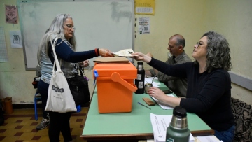 Ουρουγουάη: Στις κάλπες οι ψηφοφόροι για τον δεύτερο γύρο των προεδρικών εκλογών