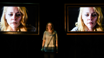 Λένα Παπαλήγουρα: «Στο Prima Facie δεν μιλάμε μόνο για τον σωματικό βιασμό αλλά και για τον βιασμό που υφίσταται μια γυναίκα όταν αποφασίζει να καταγγείλει ό,τι της συνέβη»