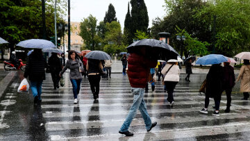 Πρόγνωση καιρού: Απότομη αλλαγή με καταιγίδες και πτώση της θερμοκρασίας - Ποιες περιοχές θα «χτυπήσουν» τα έντονα φαινόμενα