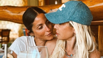 Σοφία Καρβέλα: Το φιλί της Άννας Βίσση στην κόρη της για τα γενέθλιά της 