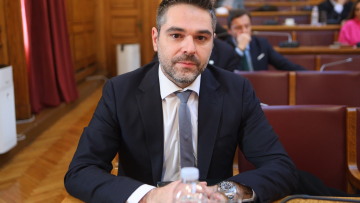 Ανεξαρτητοποιήθηκε ο βουλευτής του ΣΥΡΙΖΑ Γιάννης Σαρακιώτης - Με 28 βουλευτές μένει ο ΣΥΡΙΖΑ