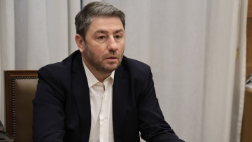 To ΠΑΣΟΚ κερδίζει τη μάχη του Κέντρου στα γκάλοπ - Φορτσάρει για να «μονοπωλήσει» την αντιπολίτευση στον προϋπολογισμό