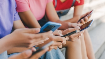 Παπαστεργίου: Στις αρχές του 2025 το Kids Wallet που θα ελέγχει την πρόσβαση των παιδιών στα social media