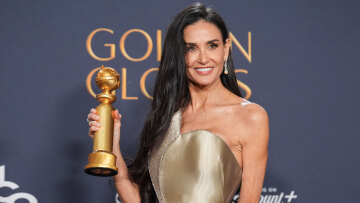 Χρυσές Σφαίρες - Ντέμι Μουρ: «Εδώ και 45 χρόνια πρώτη φορά με τιμούν» - Σοκαρισμένη για το βραβείο της