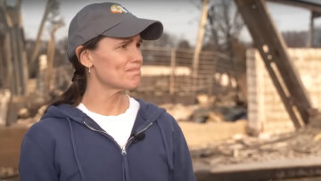 Τζένιφερ Γκάρνερ: Νιώθω ενοχές που επιστρέφω στο σπίτι μου, ενώ κάποιοι έχουν χάσει τα δικά τους, είπε η ηθοποιός για τις φωτιές στο Λος Άντζελες