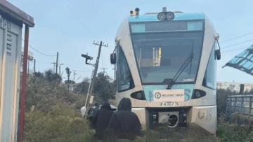 Hellenic Train για σύγκρουση του Προαστιακού με ΙΧ στην Πάτρα: Οι μπάρες ήταν ανεβασμένες λόγω βλάβης, ο μηχανοδηγός μείωσε ταχύτητα και κόρναρε
