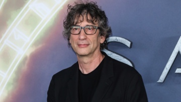 Νιλ Γκέιμαν: Αρνείται τις κατηγορίες εις βάρος του για σεξουαλική επίθεση 