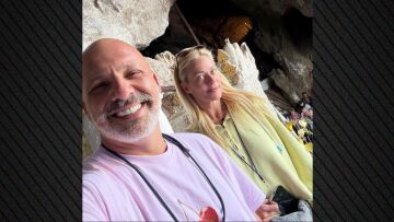  Ζέτα Μακρυπούλια - Νίκος Μουτσινάς: Βρέθηκαν στο Λάος μετά το ταξίδι τους στο Βιετνάμ