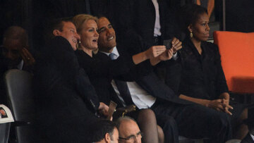 Οι στιγμές που ο Ομπάμα έδωσε αφορμές: Από τη selfie με τη Δανή πρωθυπουργό μέχρι τη «σχέση» με την Άνιστον