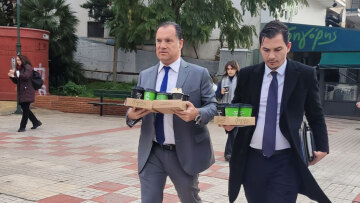 Άδωνις Γεωργιάδης: Έδωσε εντολή σε κλειδαρά να ανοίξει το φαρμακείο του ΕΟΠΥΥ και μάζεψε τις συνταγές των ασφαλισμένων