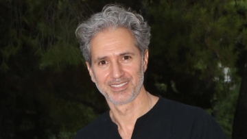 Δημήτρης Κόκοτας: Βοηθάει πολύ η φυσικοθεραπεία και πάνε όλα καλύτερα, είπε η αδερφή του τραγουδιστή για την κατάσταση της υγείας του