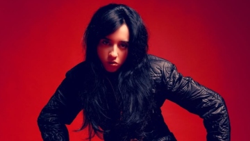 Βαρβάρα Αργυρού: Το υποψήφιο τραγούδι «Sirens», η έμπνευση από την ελληνική μυθολογία και η σύγκριση με την Billie Eilish