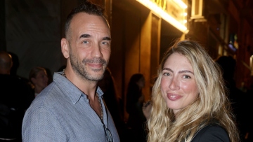 Ο Πάνος Μουζουράκης είπε ότι το δεύτερο παιδί που περιμένουν με τη Μαριλού Κόζαρη είναι αγόρι