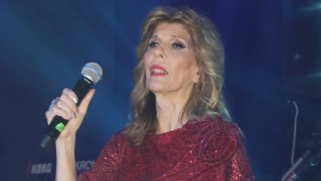 Κατερίνα Στανίση: Έχω τραγουδήσει με τους μεγαλύτερους τραγουδιστές, γιατί να κάνω κακό στην καριέρα του Ηλία Βρεττού;