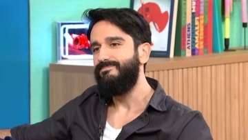 Διονύσης Ατζαράκης: Εξήγησε τον λόγο που αποχώρησε από την παράσταση «Πες το Ψέματα»