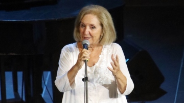 Κάρμεν Ρουγγέρη: Συγκινημένη η ηθοποιός για τον σύζυγό της - «Ήμουν τυχερή γιατί ζήσαμε μαζί 57 χρόνια»