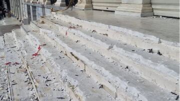 Εικόνες καταστροφής από το κέντρο της Αθήνας - Δείτε τα μάρμαρα ξενοδοχείου που ξήλωσαν οι κουκουλοφόροι