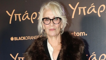 Θέμις Μπαζάκα: Δεν είμαι από τους ηθοποιούς που θέλουν να πεθάνουν πάνω στη σκηνή