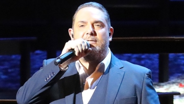 Στέλιος Διονυσίου: Η συγκίνησή του όταν ερμήνευσε τραγούδι που είχε αφιερώσει ο πατέρας του στη σύζυγό του