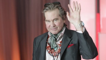 Η δύσκολη διαδρομή του Βαλ Κίλμερ: Το διαζύγιο, η απομόνωση, ο καρκίνος και η απώλεια της φωνής του