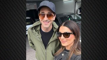  Η Σταματίνα Τσιμτσιλή ποζάρει με τον Άντριεν Μπρόντι στο Instagram