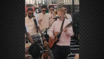 Ο Εντ Σίραν αιφνιδίασε ξανά τους θαυμαστές του - Τραγούδησε πάνω σε ροζ διώροφο λεωφορείο στο Λονδίνο