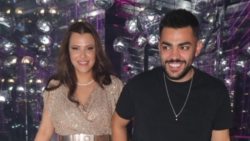 Η Λάουρα Νάργες και ο Χρήστος Σαντικάι φωτογραφίζονται με τον γιο τους στο Instagram