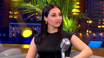 Η Κλαυδία έβγαλε για πρώτη φορά τα γυαλιά της στην κάμερα - Η αντίδραση του Γρηγόρη Αρναούτογλου