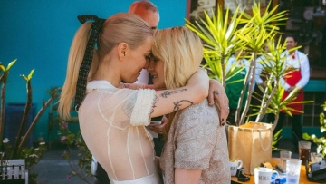 Η Ντίλαν Μέγιερ δημοσίευσε φωτογραφίες από τον γάμο της με την Κρίστεν Στιούαρτ