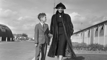 Τζόαν Κόλινς για τον αδερφό της: Ήσουν πάντα στο πλευρό μου, είμαι ευγνώμων που βαδίζουμε μαζί στη ζωή 