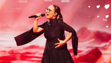 Eurovision: Το φόρεμα της Κλαυδίας έχει το βάρος της ιστορίας που αφηγείται, δήλωσε ο σχεδιαστής του