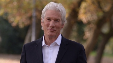 Ο Ρίτσαρντ Γκιρ πρωταγωνιστεί στην ταινία «Left Seat»