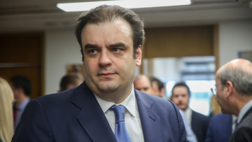 Πιερρακάκης: Την υποχρεωτική καταβολή ενοικίων μέσω τραπεζών εξετάζει η κυβέρνηση