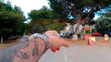 «Θα τους πυροβολήσω, αυτό τους χρειάζεται» - Η ανάρτηση που οδήγησε στον 42χρονο που είχε κρυμμένο οπλοστάσιο με τσεκούρια, αεροβόλα και 117 μαχαίρια