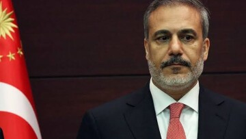 Νέα τουρκική πρόκληση για Θράκη και Κύπρο από τον Χακάν Φιντάν στο Ισλαμικό Φόρουμ

