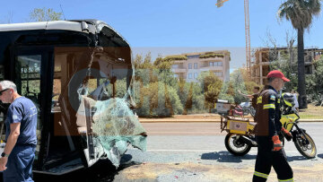 Τροχαίο με λεωφορεία στη Βούλα: Η μαρτυρία του ενός οδηγού - «Ήμουν στη στάση, είχα μόλις ξεκινήσει και άκουσα το μπαμ»