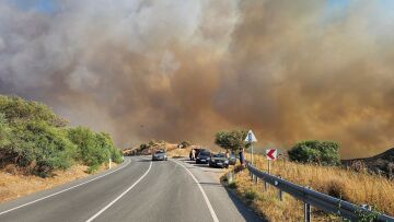 Μεγάλες φωτιές απειλούν χωριά της Λεμεσού και της Πάφου, εκκενώθηκαν κατασκηνώσεις και σπίτια - Δείτε βίντεο