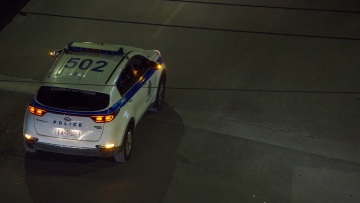 Σύγκρουση ΙΧ με περιπολικό στην Καλλιθέα: Τρεις τραυματίες, ανάμεσά τους και μία πεζή