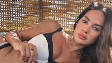 Η Ρία Ελληνίδου στην ξαπλώστρα γιατί «με λίγο θάλασσα όλα περνάνε» - Δείτε φωτογραφίες