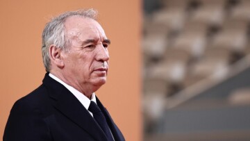 Η πολιτική κρίση στη Γαλλία φέρει τεράστιο οικονομικό ρίσκο – Τι φοβούνται τα στελέχη επιχειρήσεων