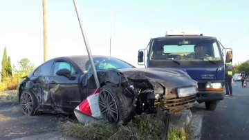 Θεσσαλονίκη: Porsche παρέσυρε αυτοκίνητο - Ο οδηγός της έσπασε την ηλιοροφή και εξαφανίστηκε, άφησε 2 τραυματίες