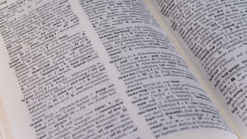 Η γλώσσα στην εποχή της πανδημίας, των social media και των κοινωνικών κρίσεων 