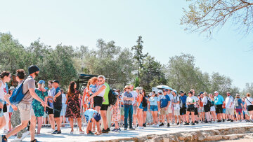 Κοινωνικός τουρισμός 2026: Σήμερα η σειρά για ΑΦΜ που λήγουν σε 3 και 4, πώς να εξασφαλίσετε μία από τις 300.000 επιταγές