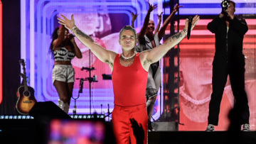 «Φωτιά» στο Καλλιμάρμαρο έβαλε ο Ρόμπι Γουίλιαμς - Δείτε βίντεο και φωτογραφίες
