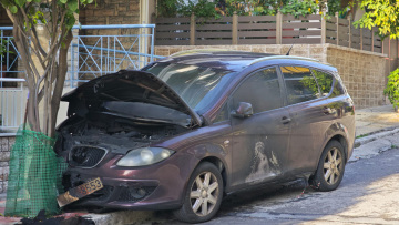 Συναγερμός στη Νίκαια: Έκαψαν το αυτοκίνητο και πέταξαν χειροβομβίδα στο σπίτι αρχιφύλακα του Κορυδαλλού