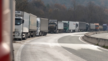 Σε απόγνωση οι μεταφορείς από τα μπλόκα των αγροτών – Δύο δυστυχήματα στις παρακαμπτήριες οδούς σε Αμφίκλεια και Άρτα