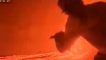 Απίστευτες εικόνες από το ηφαίστειο Κιλαουέα στη Χαβάη: Βρέθηκαν δίπλα στη λάβα και πόζαραν σε κάμερα που έχουν εγκαταστήσει επιστήμονες