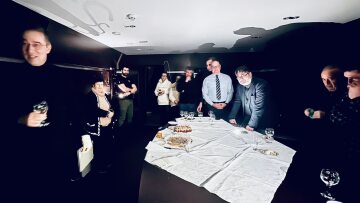 Στο καταφύγιο η κοπή της βασιλόπιτας της ελληνικής πρεσβείας στο Κίεβο