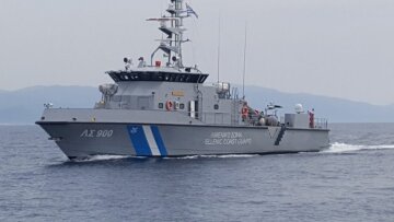 Εντοπίστηκαν 36 παράνομοι μετανάστες στη Χίο, συνελήφθη αλλοδαπός διακινητής μετά από καταδίωξη